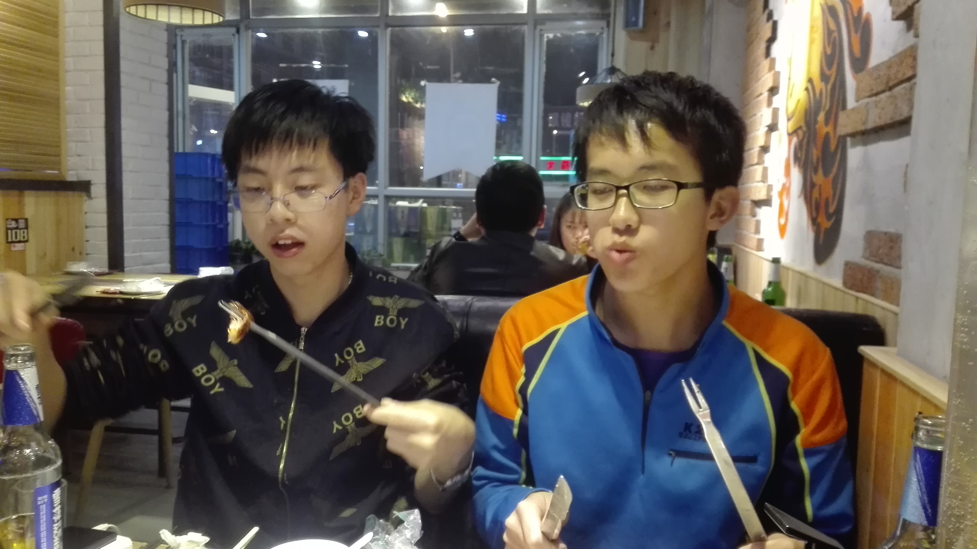 橼与泽在烧烤.jpg